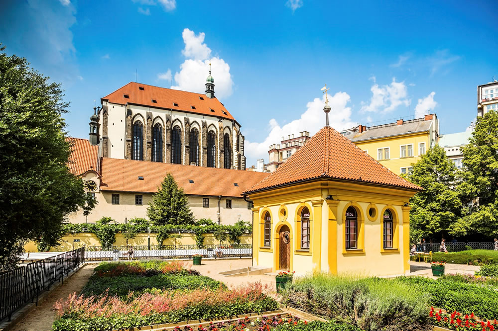 Church Panny Marie Sněžné